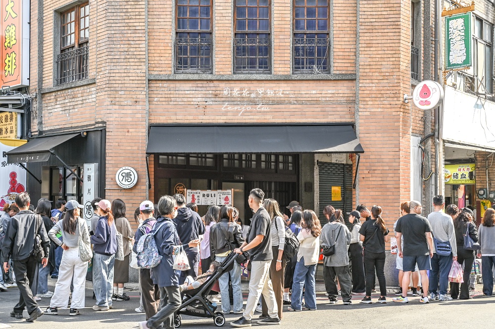 【大稻埕美食推薦】路力草莓大福 超人氣迪化街草莓大福糖葫蘆！一顆50元草莓多汁又大顆