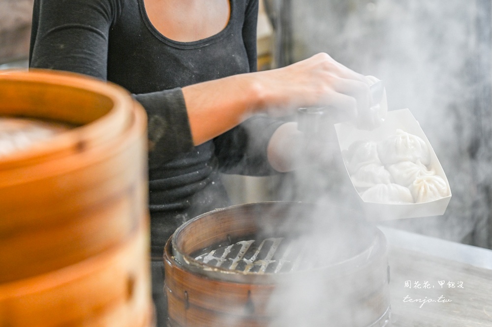 【萬華西門町美食】梁山泊小籠湯包 日韓遊客封為平價鼎泰豐名店！超爆汁小籠包好吃推薦