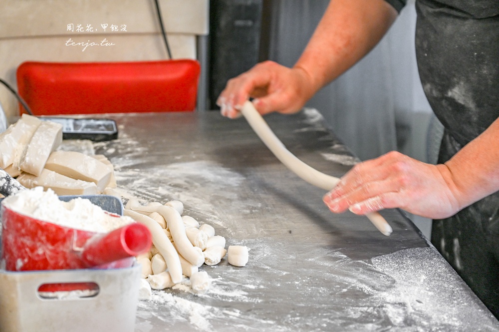 【萬華西門町美食】梁山泊小籠湯包 日韓遊客封為平價鼎泰豐名店！超爆汁小籠包好吃推薦