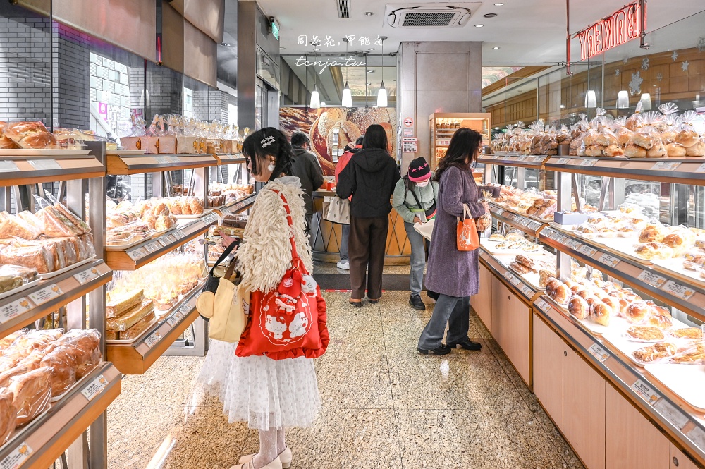 【南京復興美食甜點】兄弟大飯店麵包坊 脆網友推薦封為台北最好吃草莓大福、脆皮年糕