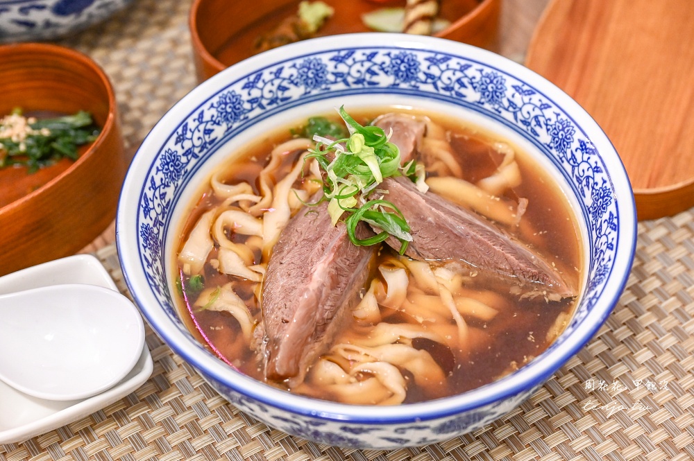 【大稻埕迪化街美食】江牛樓 日本拉麵主廚開的牛肉麵店！米其林推薦美食要先登記候位