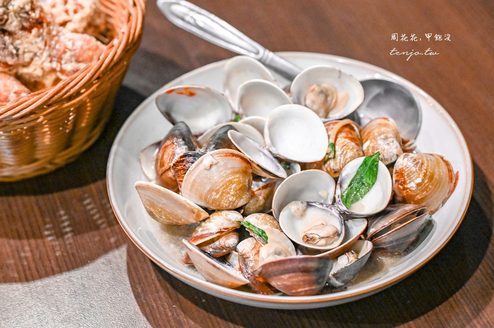 【圓山美食推薦】Green Door Bar 綠門老酒吧 老饕封為台北最強炸雞！披薩炒蛤蜊都好吃