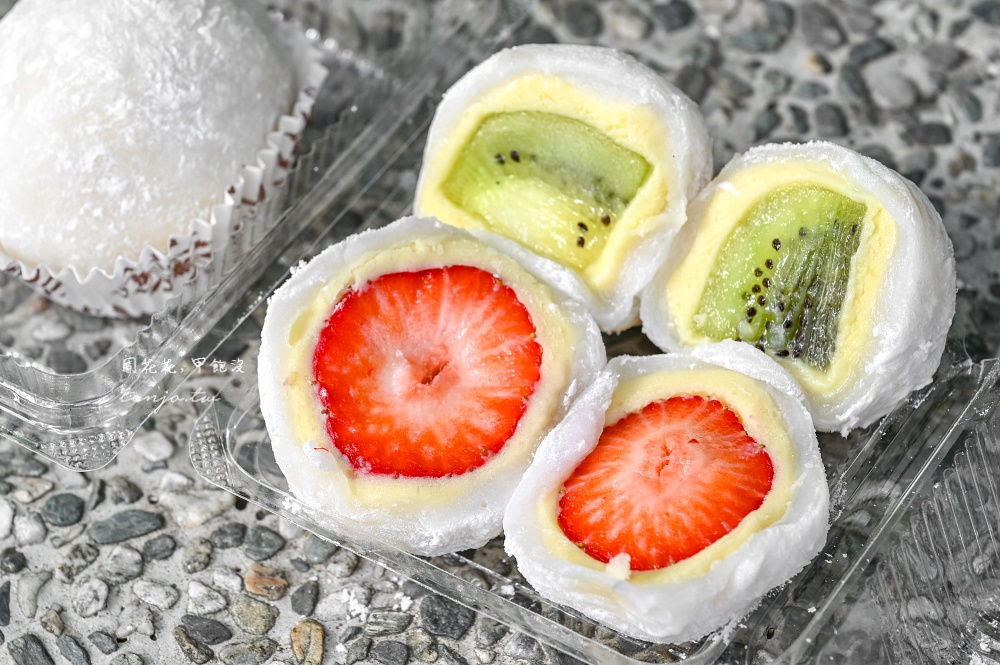 【大同區美食】咖芳工作室 迪化街30年老店！超人氣水果大福雪球專賣台北草莓大福推薦 @周花花，甲飽沒