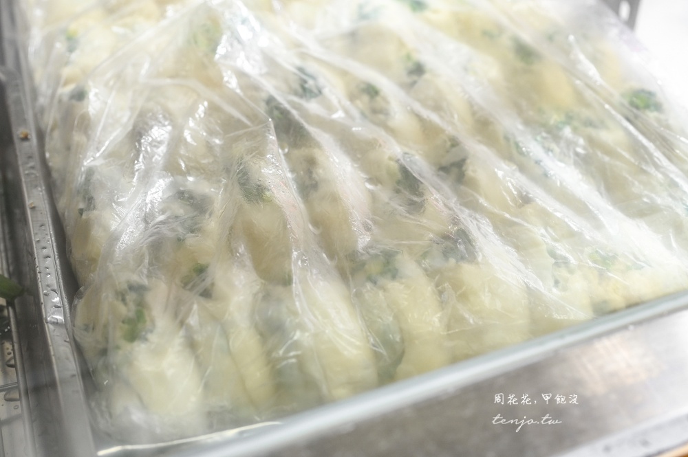 【饒河夜市美食】蔥海手工蔥油餅 老闆豪邁給蔥不手軟！菜單推薦必點牛肉捲餅脆皮蛋餅