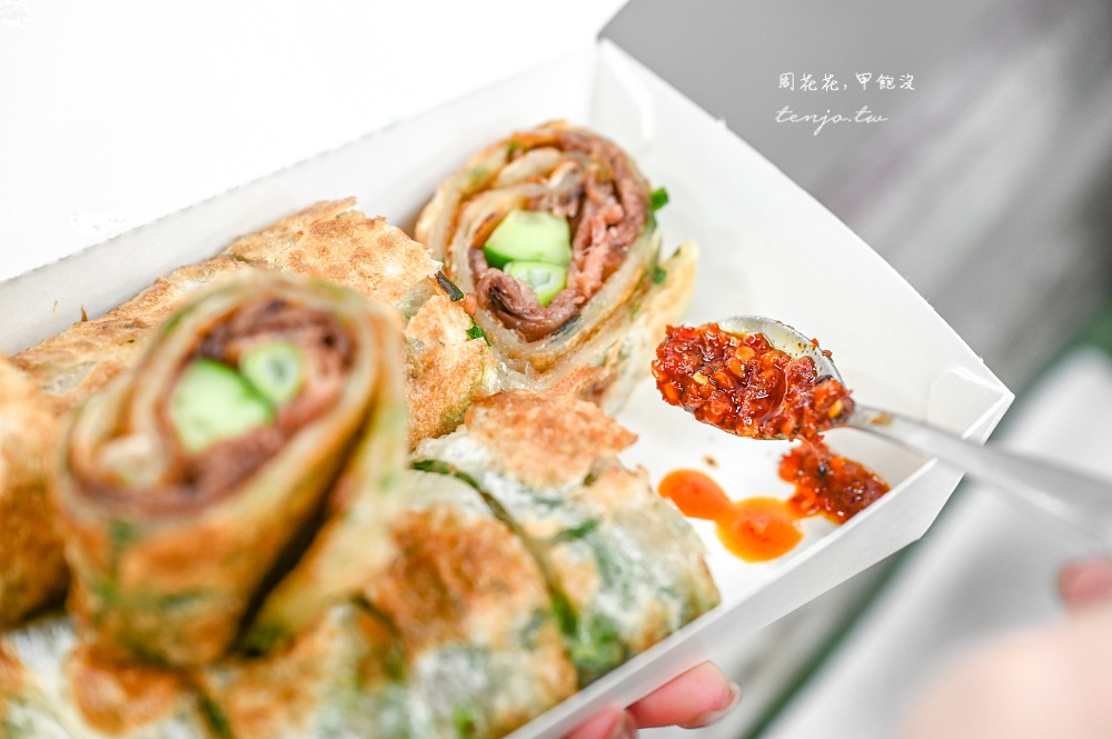 【饒河夜市美食】蔥海手工蔥油餅 老闆豪邁給蔥不手軟！菜單推薦必點牛肉捲餅脆皮蛋餅