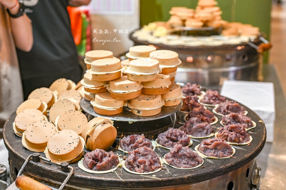 【晴光市場美食小吃】晴光紅豆餅 超爆餡紅豆餅推薦！菜單紅豆奶油蘿蔔絲三種口味都好吃 @周花花，甲飽沒