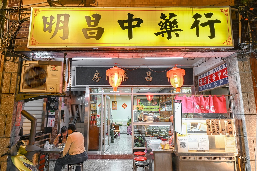 即時熱門文章：【士林夜市美食小吃推薦】士林堃叔手作糯米腸 中藥行第二代老闆手工糯米腸&藥膳雞湯！