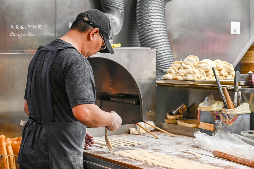 【中山區錦州街美食宵夜】曾家豆漿 超人氣排隊葡式蛋塔！菜單推薦必點燒餅油條蛋餅混漿