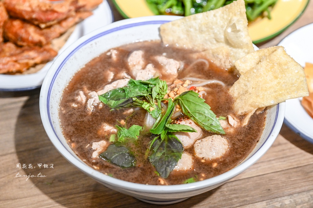 【台北松山信義美食】巷口船麵 店員全是泰國人的道地泰式小吃店！近饒河夜市五分埔商圈