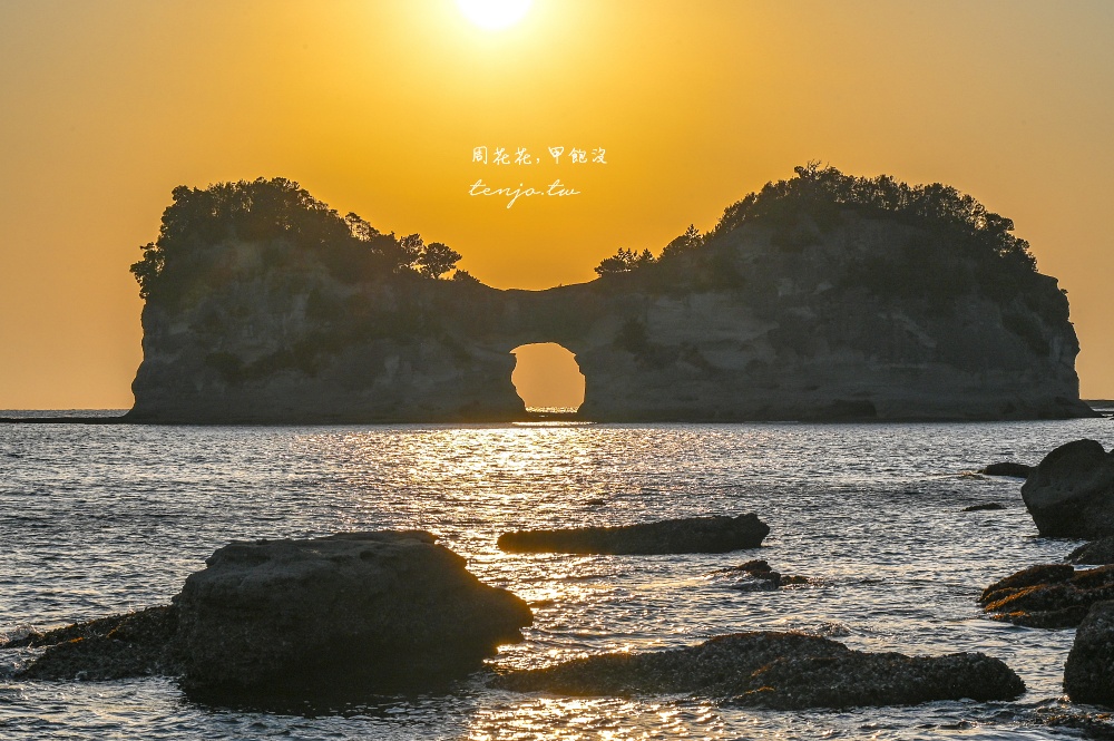 【和歌山白濱景點】圓月島(円月島) 日本夕陽百選+南紀白浜三景!日落在海蝕洞中央超夢幻 【和歌山白濱景點】圓月島(円月島) 日本夕陽百選+南紀白浜三景!日落在海蝕洞中央超夢幻