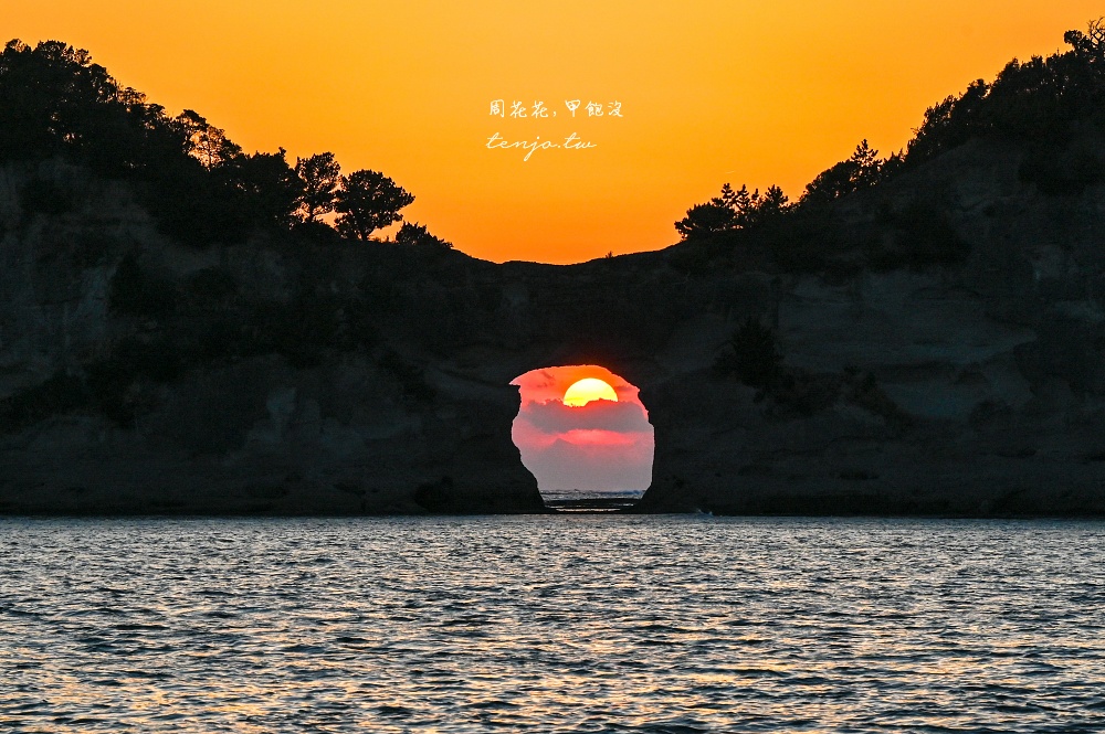 【和歌山白濱景點】圓月島(円月島) 日本夕陽百選+南紀白浜三景！日落在海蝕洞中央超夢幻 @周花花，甲飽沒
