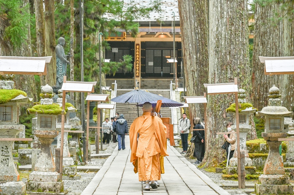 【和歌山景點】奧之院生身供 高野山最具代表性的宗教儀式！僧侶每天為弘法大師空海送餐 @周花花，甲飽沒