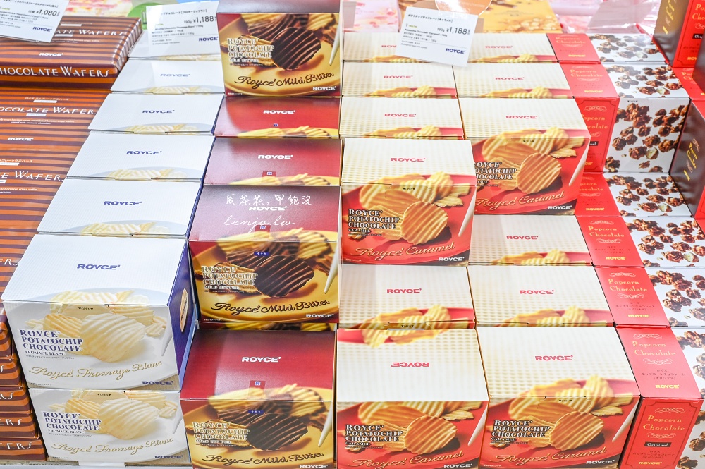 【德村菓子店】在地居民推薦零食餅乾店！Royce’石垣島限定海鹽巧克力洋芋片黑糖巧克力