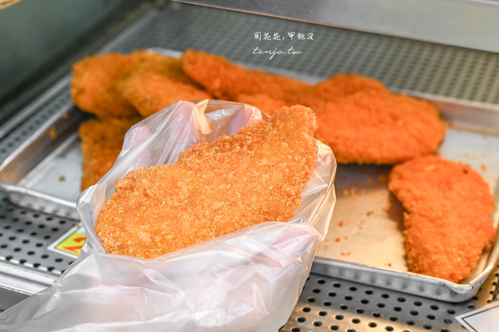 【石垣島美食】知念商會 萬能雜貨店超狂炸雞排飯糰！在地人推薦隱藏版美食高校生最愛