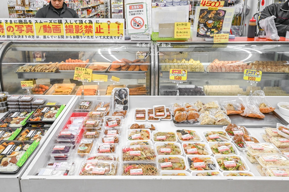 【石垣島美食】知念商會 萬能雜貨店超狂炸雞排飯糰！在地人推薦隱藏版美食高校生最愛