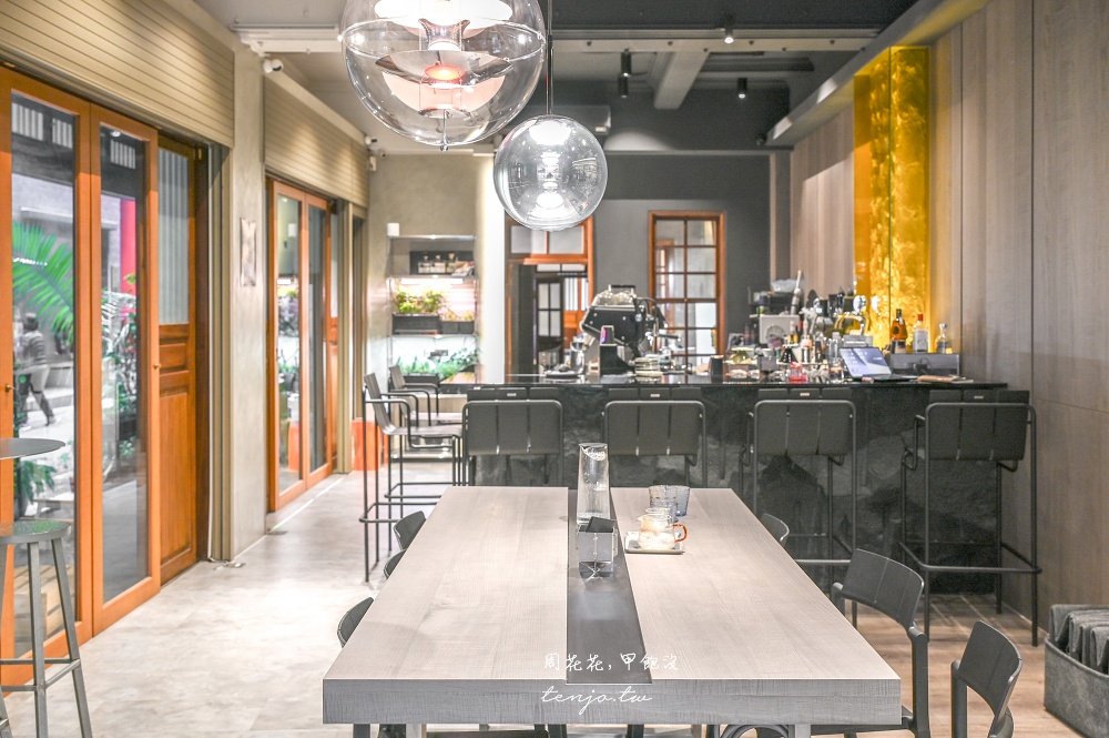 【COMPTOIR潮洋行】大稻埕老屋咖啡廳推薦!復古天井複合式空間,戶外座位舒適愜意 【COMPTOIR潮洋行】大稻埕老屋咖啡廳推薦!復古天井複合式空間,戶外座位舒適愜意