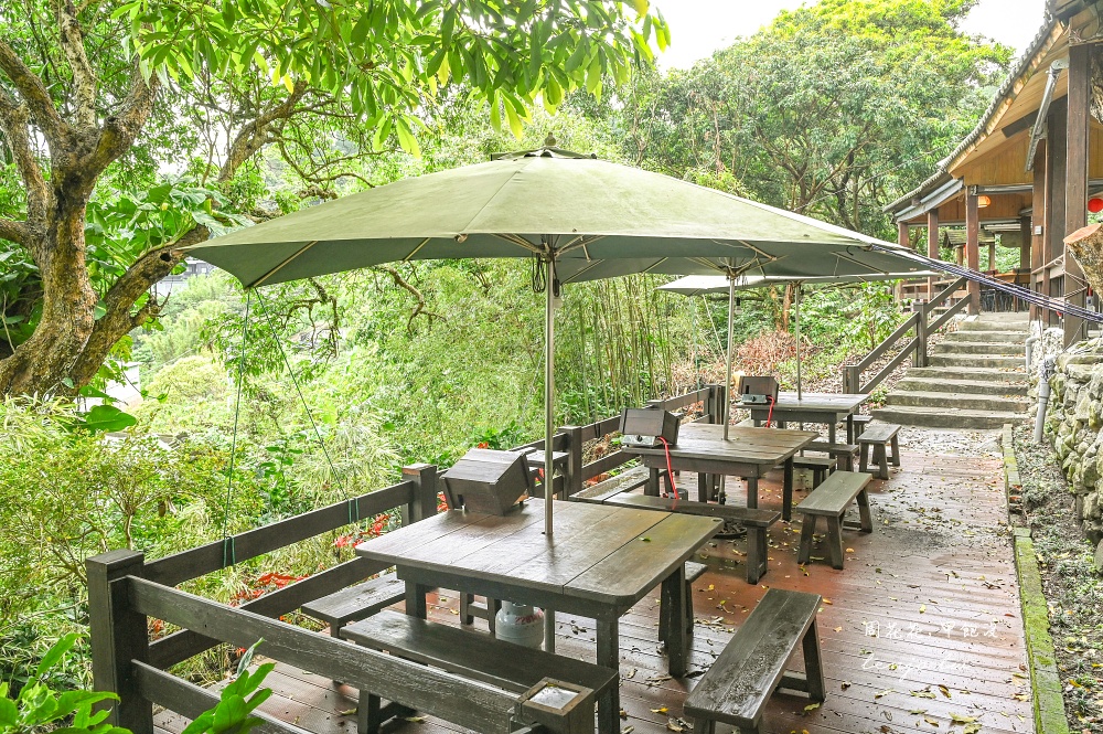 【五股凌雲路美食】碧瑤山莊 觀音山土雞城推薦！小木屋庭園餐廳平價菜單份量大CP值高