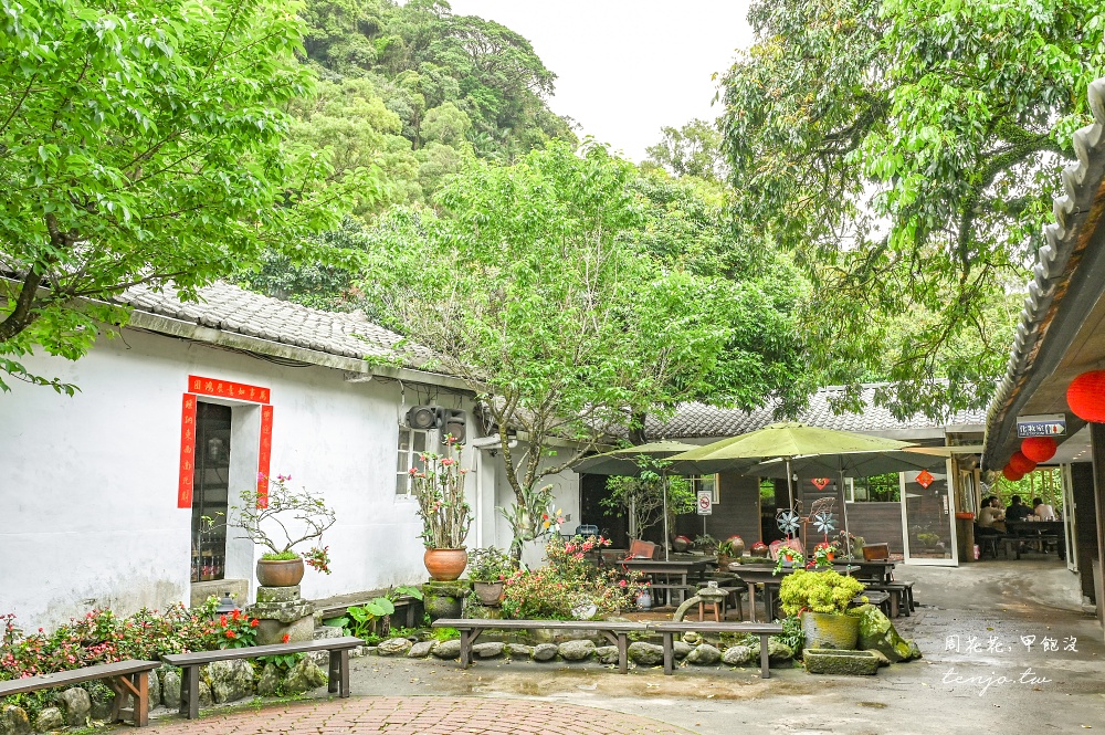 即時熱門文章：【五股凌雲路美食】碧瑤山莊 觀音山土雞城推薦！小木屋庭園餐廳平價菜單份量大CP值高