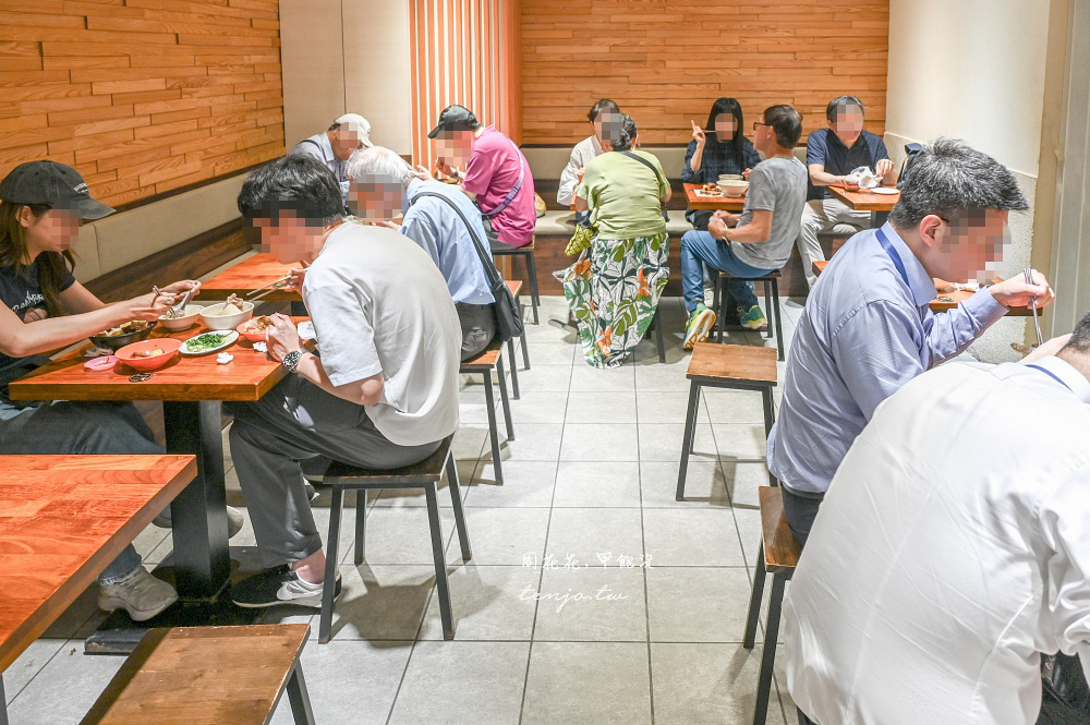 【民生社區美食】老翁家四神湯刈包豬腳飯 名廚詹姆士推薦新東街美食!高人氣評價小吃店 【民生社區美食】老翁家四神湯刈包豬腳飯 名廚詹姆士推薦新東街美食!高人氣評價小吃店