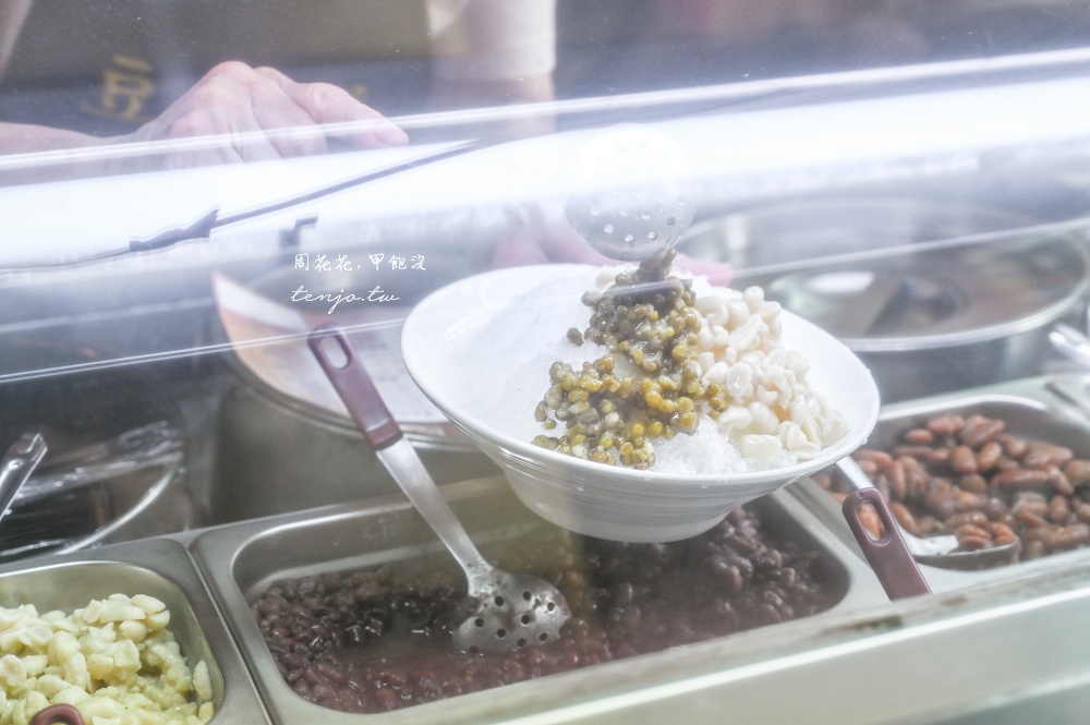 【新店光明街美食】豆花工房豆花專賣店 菜單推薦必點黑糖冰沙豆花!任選配料消暑好吃 【新店光明街美食】豆花工房豆花專賣店 菜單推薦必點黑糖冰沙豆花!任選配料消暑好吃