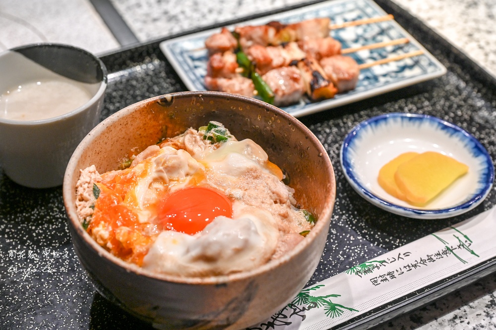 【京都美食餐廳】とり伊 Torii 銷魂半熟親子丼飯推薦！只要800円價格便宜近四條大宮站 @周花花，甲飽沒
