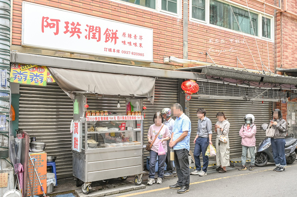 即時熱門文章：【新竹城隍廟美食】阿瑛潤餅 七種配料大潤餅只要45元！人氣排隊小吃平價好吃CP值高