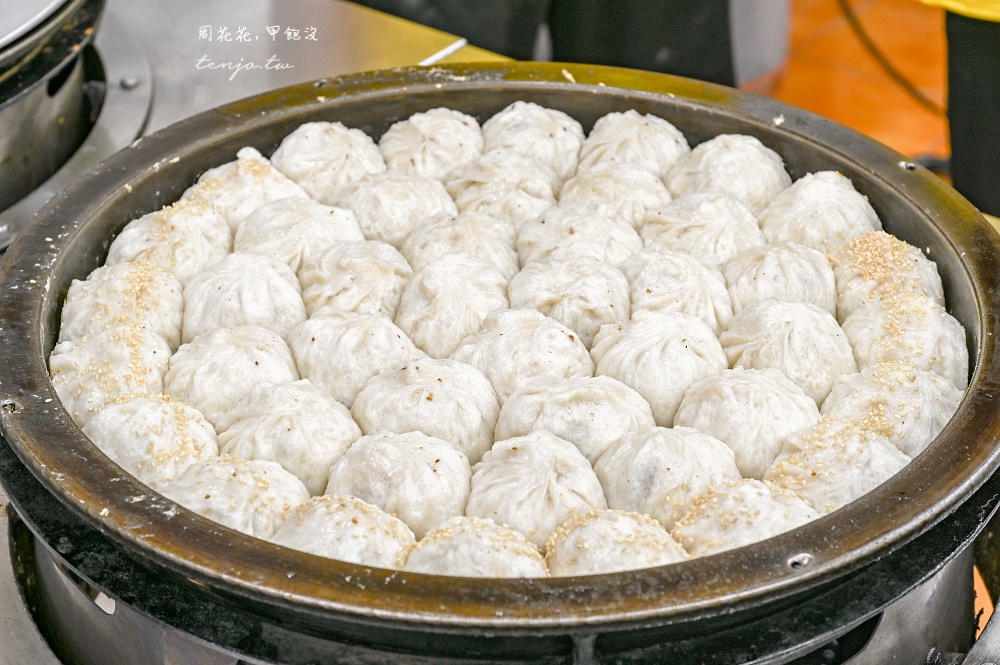 【士林夜市美食小吃】鍾家原上海生煎包 米其林必比登推薦美食！水煎包肉包菜包都很好吃
