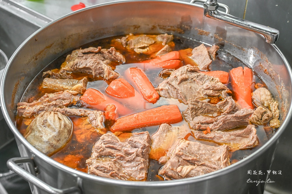【新竹美食】九添福牛肉麵館新竹城隍店 米其林必比登推薦牛肉麵!湯濃肉大塊可免費加湯 【新竹美食】九添福牛肉麵館新竹城隍店 米其林必比登推薦牛肉麵!湯濃肉大塊可免費加湯