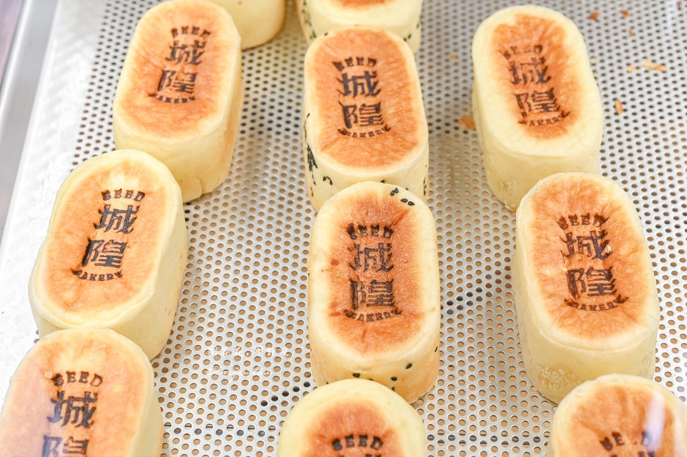 【新竹麵包店】Seed Bakery 麵包籽 城隍店 神好吃海鹽奶油捲推薦！免費氣泡水喝到飽
