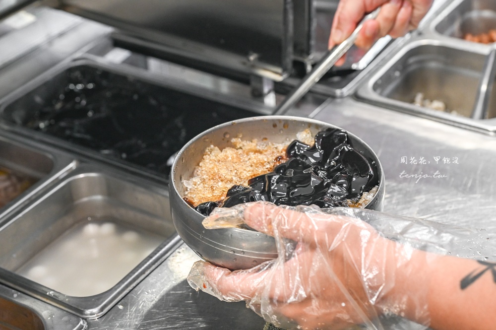 【新莊冰店美食】大碗公冰甜品新莊化成店 大份量料多到滿出來！菜單推薦必點嫩仙草冰