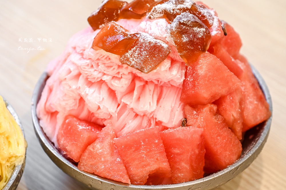 【新莊冰店美食】大碗公冰甜品新莊化成店 大份量料多到滿出來！菜單推薦必點嫩仙草冰