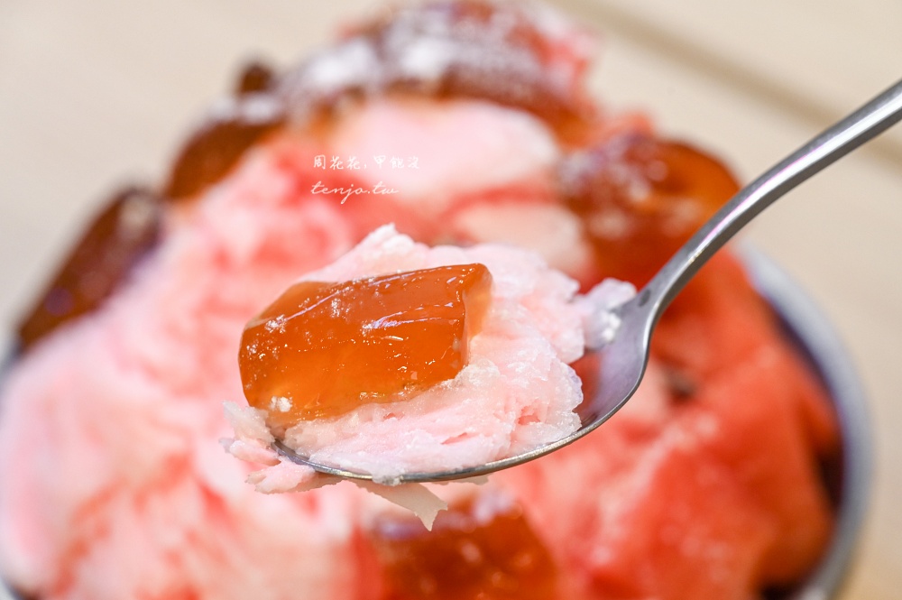 【新莊冰店美食】大碗公冰甜品新莊化成店 大份量料多到滿出來！菜單推薦必點嫩仙草冰