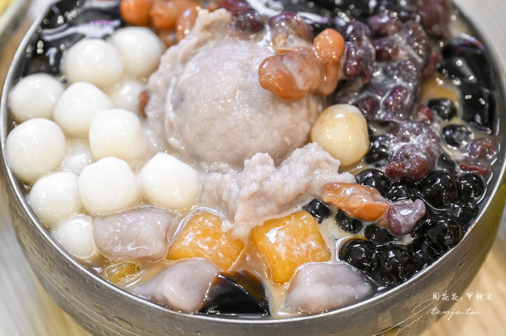 【新莊冰店美食】大碗公冰甜品新莊化成店 大份量料多到滿出來！菜單推薦必點嫩仙草冰