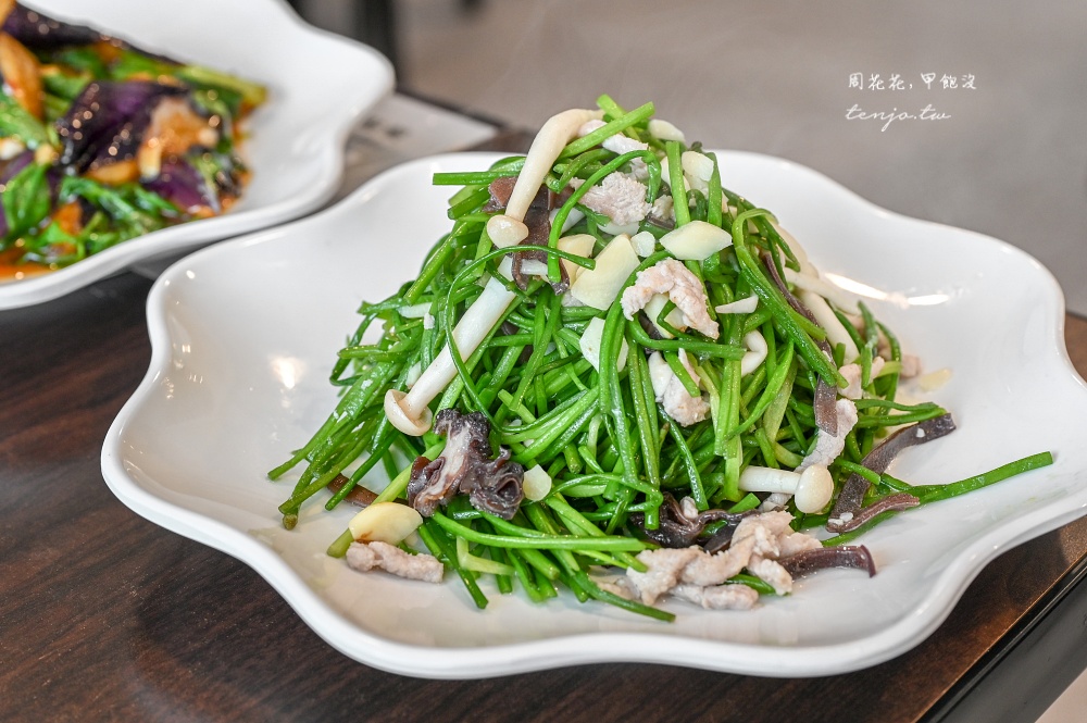 【板橋美食推薦】呷雞啦餐館 青菜園第三代開的分店!免上陽明山就能吃到白斬雞炒青菜 【板橋美食推薦】呷雞啦餐館 青菜園第三代開的分店!免上陽明山就能吃到白斬雞炒青菜