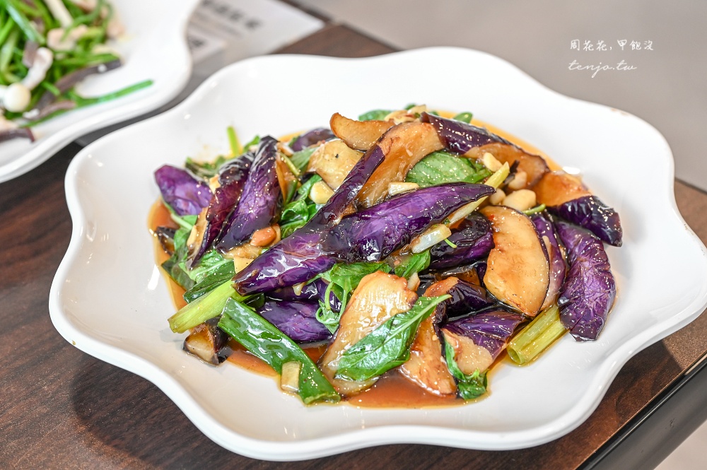 【板橋美食推薦】呷雞啦餐館 青菜園第三代開的分店!免上陽明山就能吃到白斬雞炒青菜 【板橋美食推薦】呷雞啦餐館 青菜園第三代開的分店!免上陽明山就能吃到白斬雞炒青菜