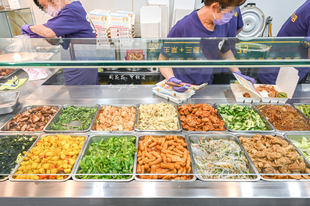 【三重美食推薦】二哥的店美食館 超平價便當只要75元!雙主菜110元可以自選三樣配菜 【三重美食推薦】二哥的店美食館 超平價便當只要75元!雙主菜110元可以自選三樣配菜