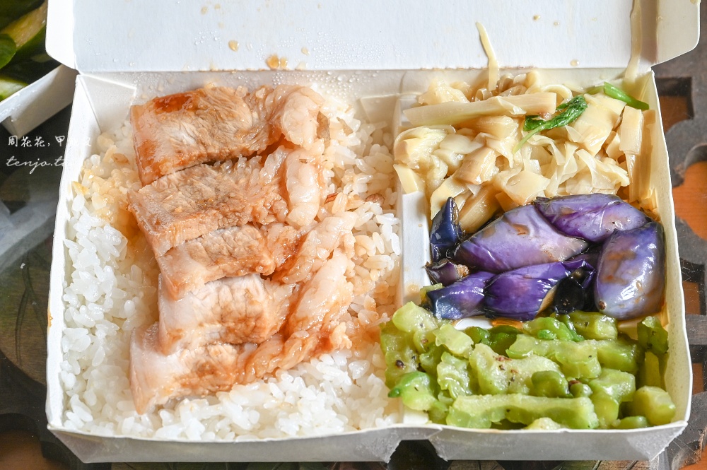 【三重美食推薦】二哥的店美食館 超平價便當只要75元！雙主菜110元可以自選三樣配菜