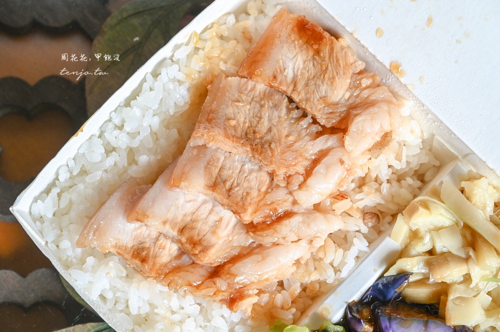 【三重美食推薦】二哥的店美食館 超平價便當只要75元!雙主菜110元可以自選三樣配菜 【三重美食推薦】二哥的店美食館 超平價便當只要75元!雙主菜110元可以自選三樣配菜