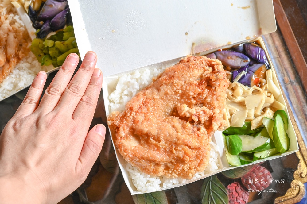 【三重美食推薦】二哥的店美食館 超平價便當只要75元!雙主菜110元可以自選三樣配菜 【三重美食推薦】二哥的店美食館 超平價便當只要75元!雙主菜110元可以自選三樣配菜