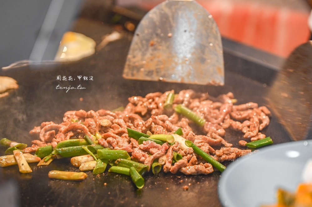 【台北中山區美食推薦】中日飯包 鐵板快炒便當只要120元起！肉量超多還可自選三樣配菜