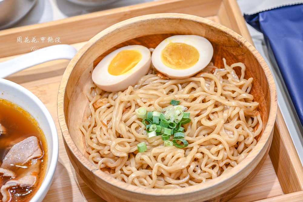【新莊宏匯廣場美食】大師兄銷魂麵舖PLUS店 自助吧吃到飽！生日壽星優惠買一送一推薦
