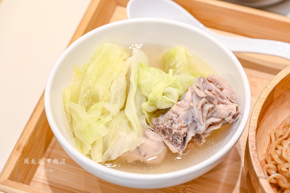 【新莊宏匯廣場美食】大師兄銷魂麵舖PLUS店 自助吧吃到飽!生日壽星優惠買一送一推薦 【新莊宏匯廣場美食】大師兄銷魂麵舖PLUS店 自助吧吃到飽!生日壽星優惠買一送一推薦