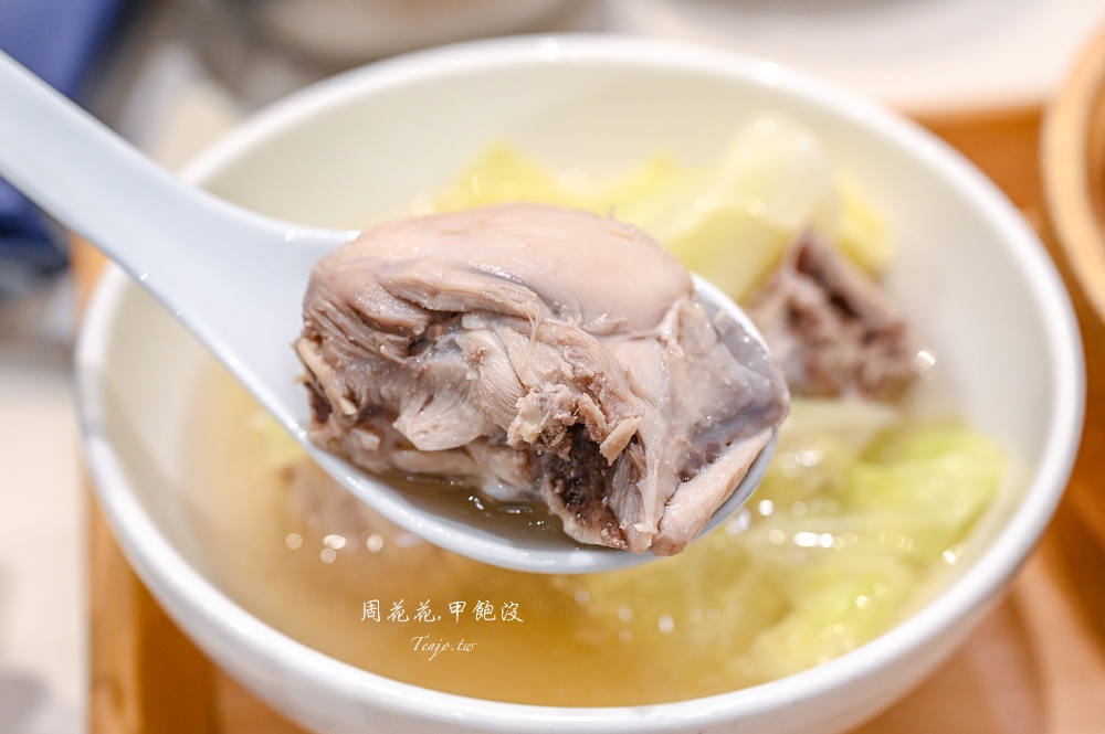 【新莊宏匯廣場美食】大師兄銷魂麵舖PLUS店 自助吧吃到飽!生日壽星優惠買一送一推薦 【新莊宏匯廣場美食】大師兄銷魂麵舖PLUS店 自助吧吃到飽!生日壽星優惠買一送一推薦
