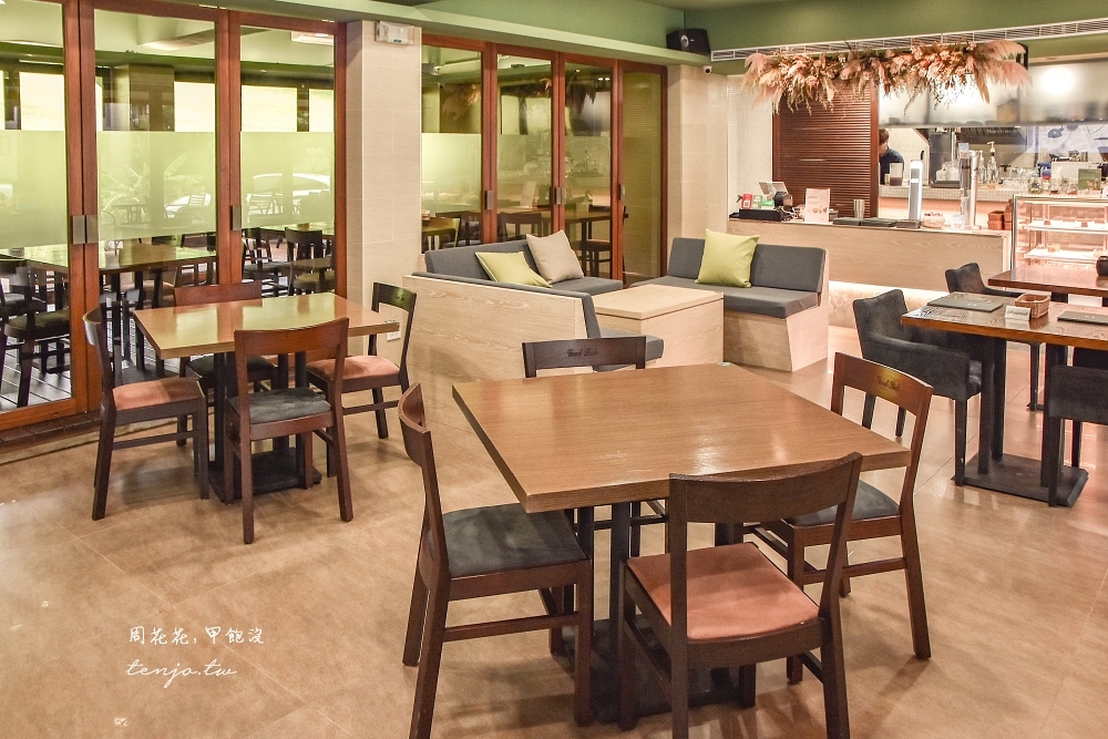 【東湖咖啡廳】EASE CAFE 隱身東湖高爾夫練習場秘境咖啡店！室內外空間寬敞可聚會包場