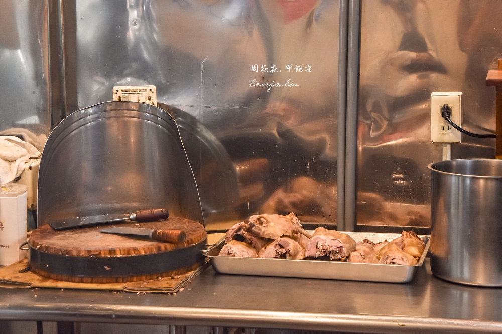 【台南中西區美食】鳳姐鴨肉飯 營業時間前來才吃得到限量鴨腿飯！銷魂好吃便宜大碗推薦